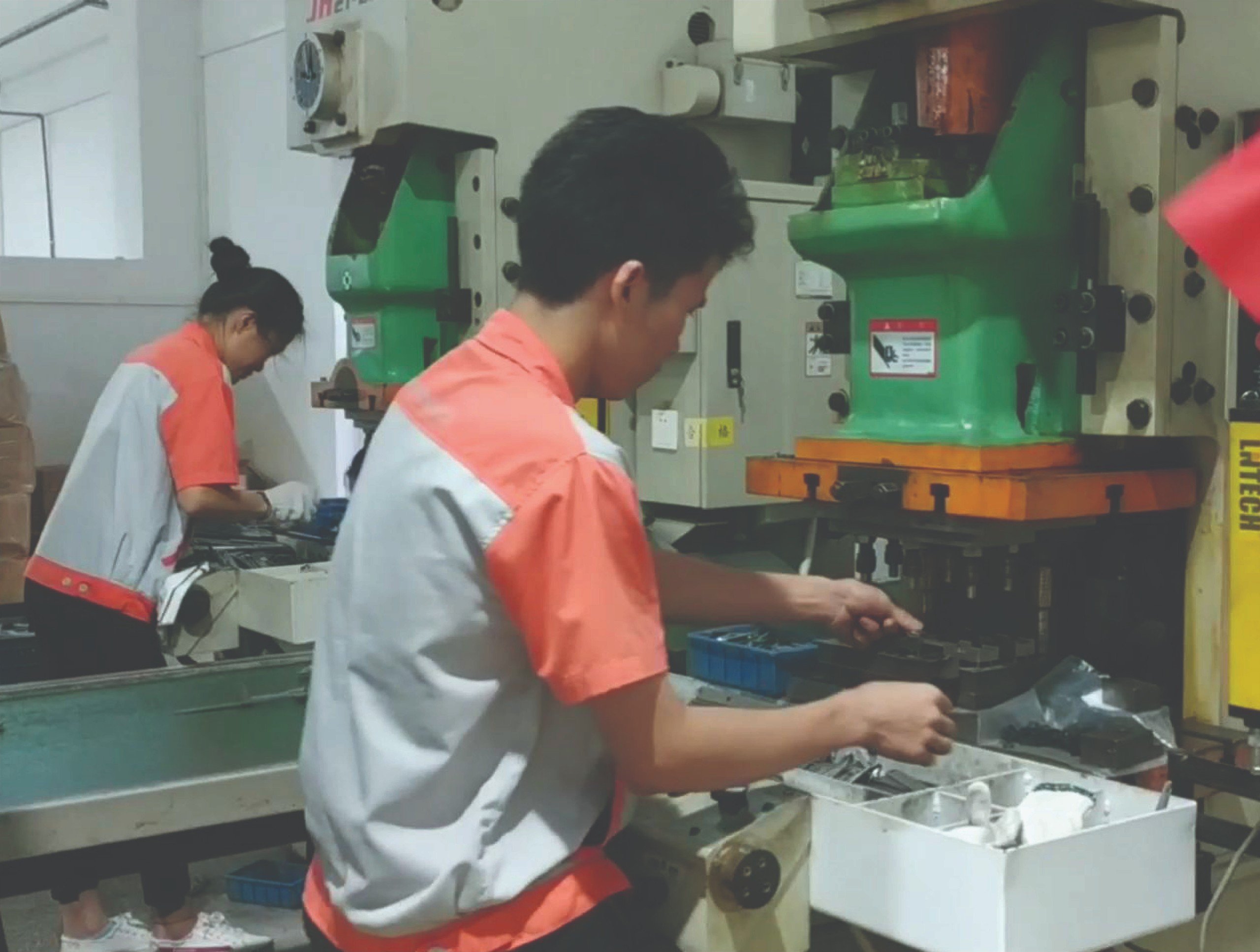 Nhà máy tay nắm cửa nhôm lp