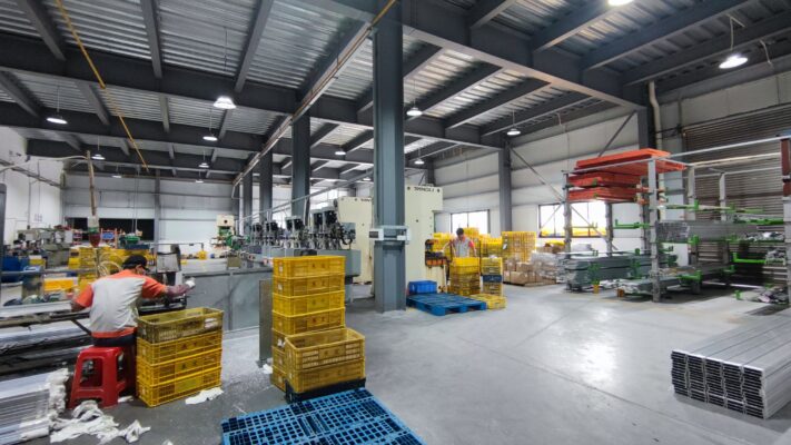 PHỤ KIỆN NHÔM KÍNH LP CỦA NƯỚC NÀO? phu-kien-nhom-kinh-lp