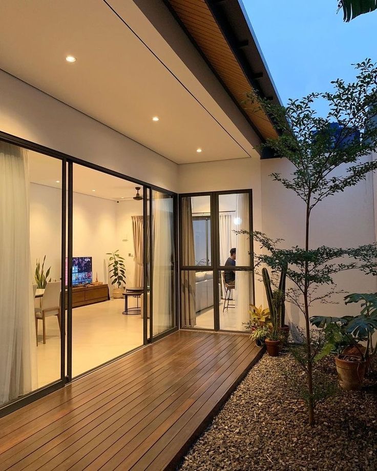 SO SÁNH CỬA NHÔM KÍNH VÀ CỬA GỖ so-sanh-cua-nhom-kinh-va-cua-go-3