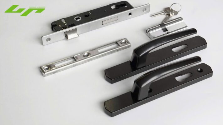 Top 5 Phụ Kiện Tay Nắm Cửa Nhôm Kính LP Được Thợ Tin Dùng Phụ kiện tay nắm cửa nhôm kính (1)