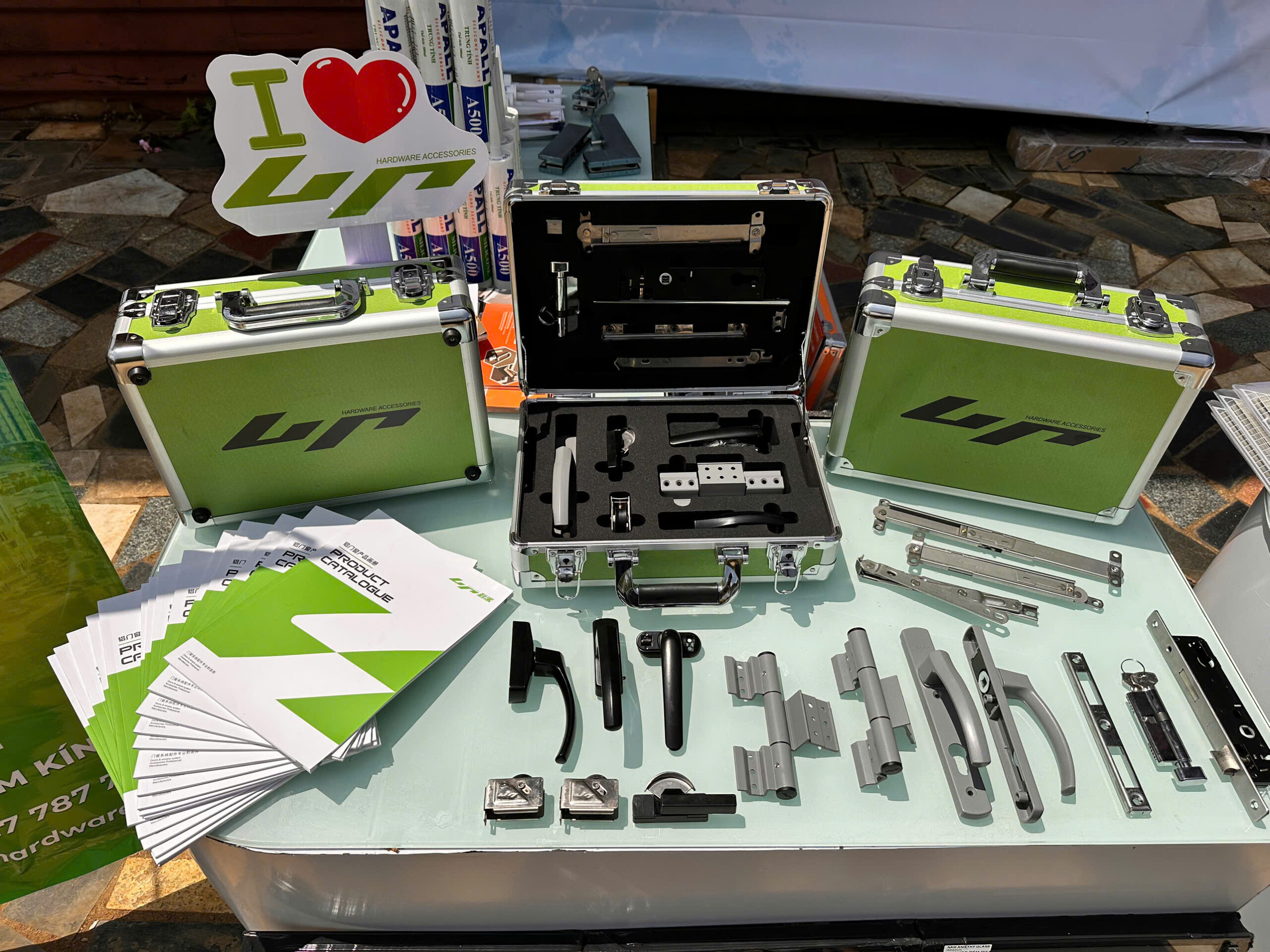 tay-nam-cua-so-don-diem