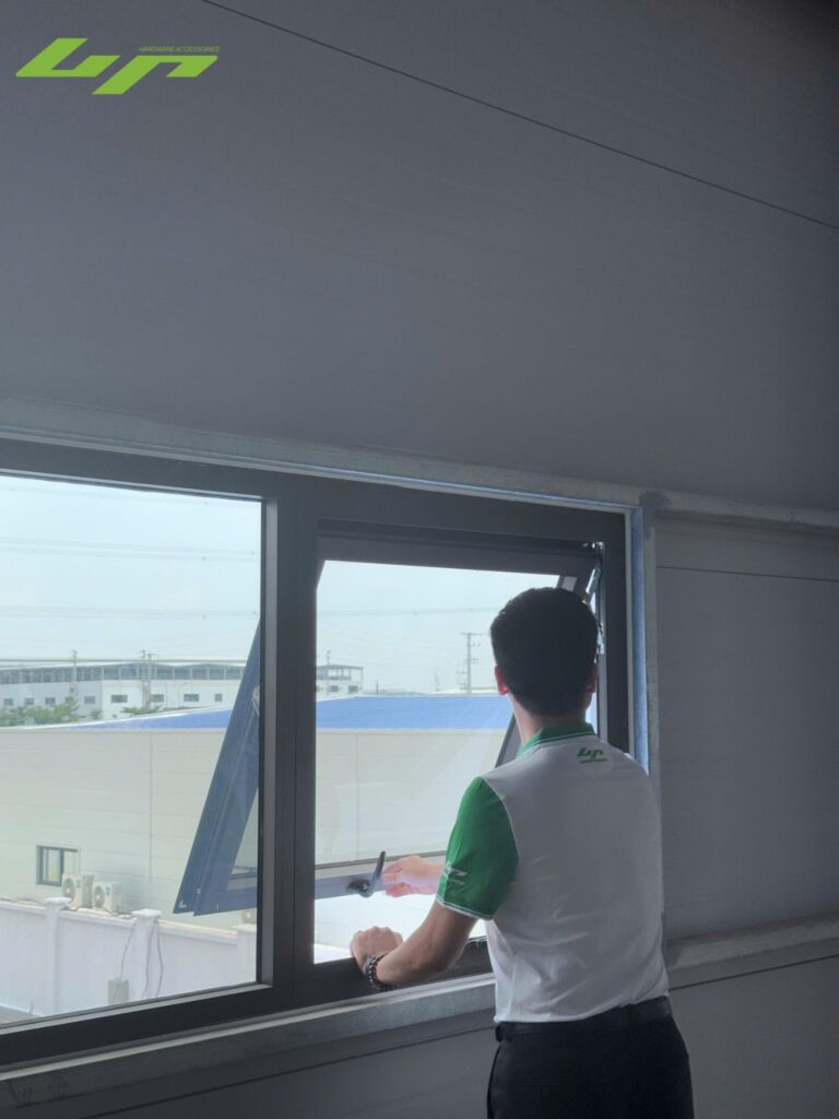 Bản Lề Chữ A 90 Độ Inox Bền Đẹp – Lựa Chọn Tốt 2026 bản lề chữ a kêu cốt két khi vận hành